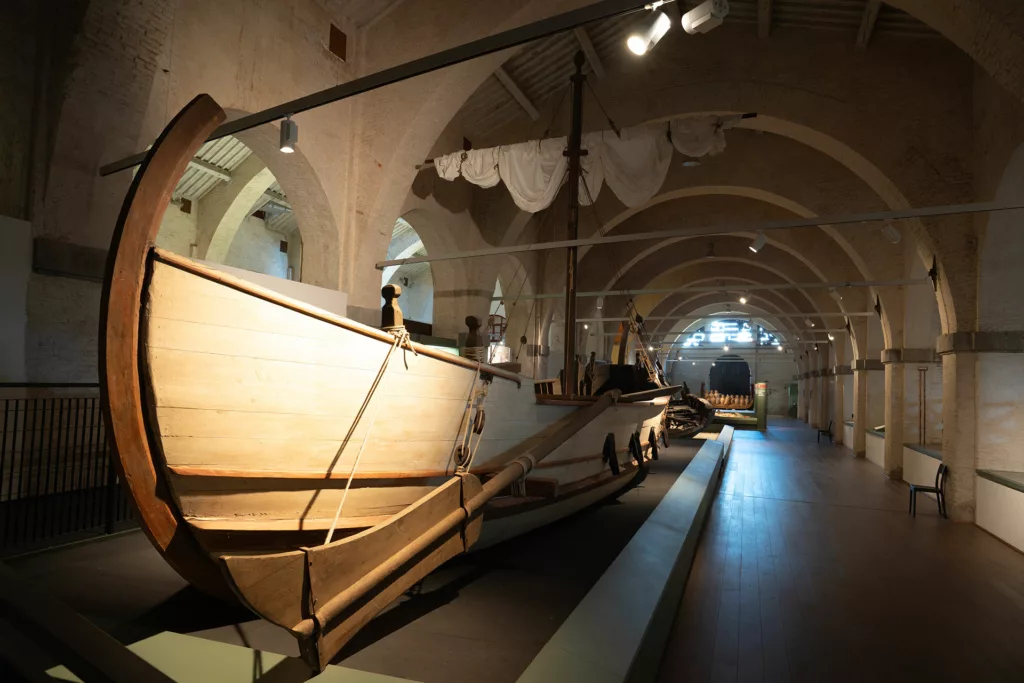 Ricostruzione a grandezza naturale di una nave da guerra (liburna)