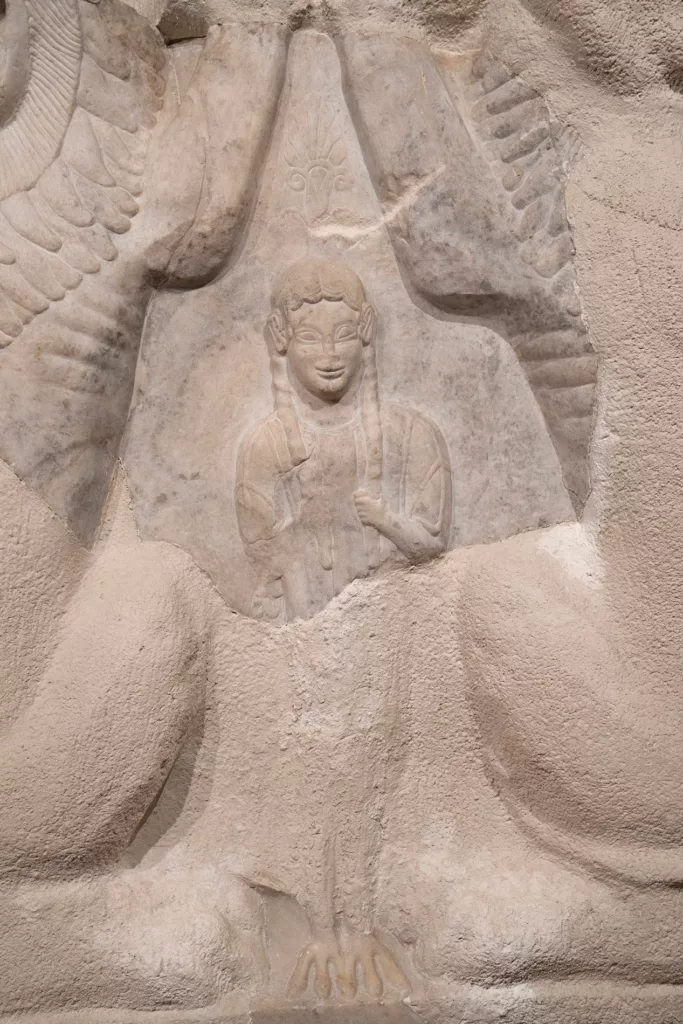 Cippo della figuretta, marmo, VI secolo a.C.