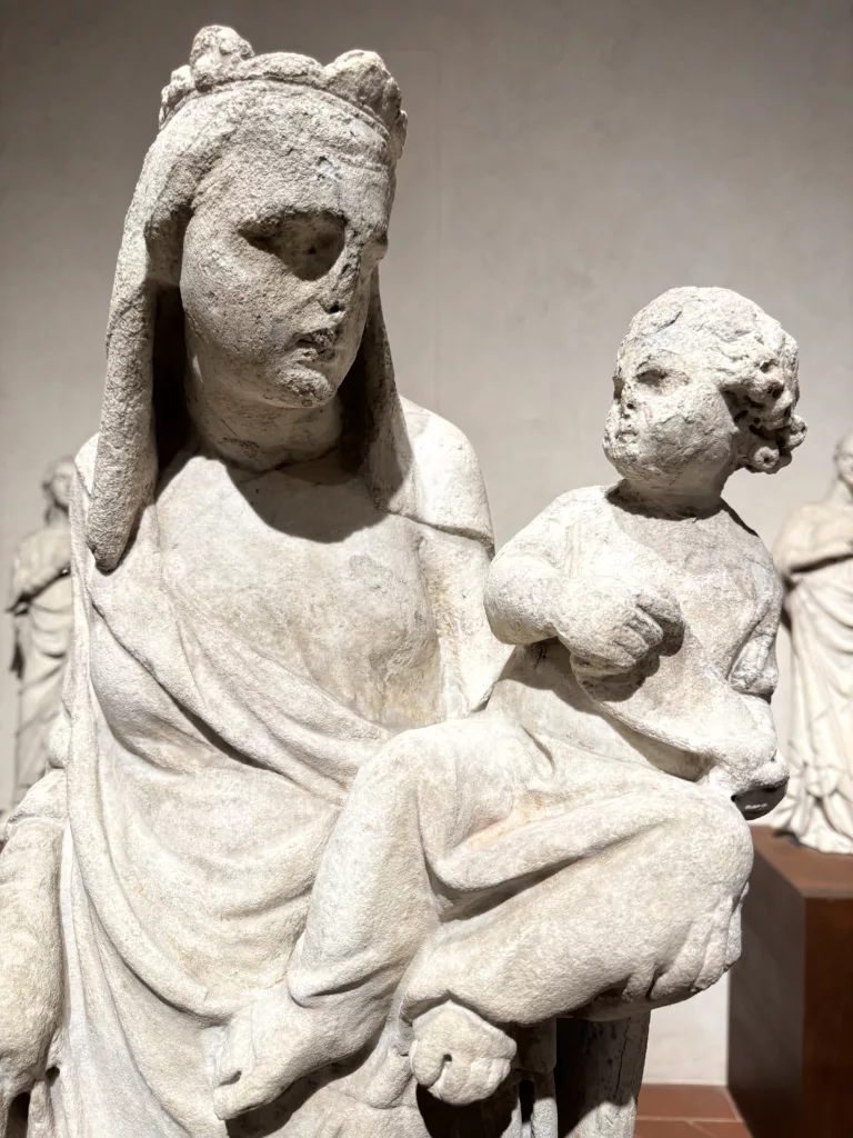 Giovanni Pisano, Madonna col Bambino, 1310-1318