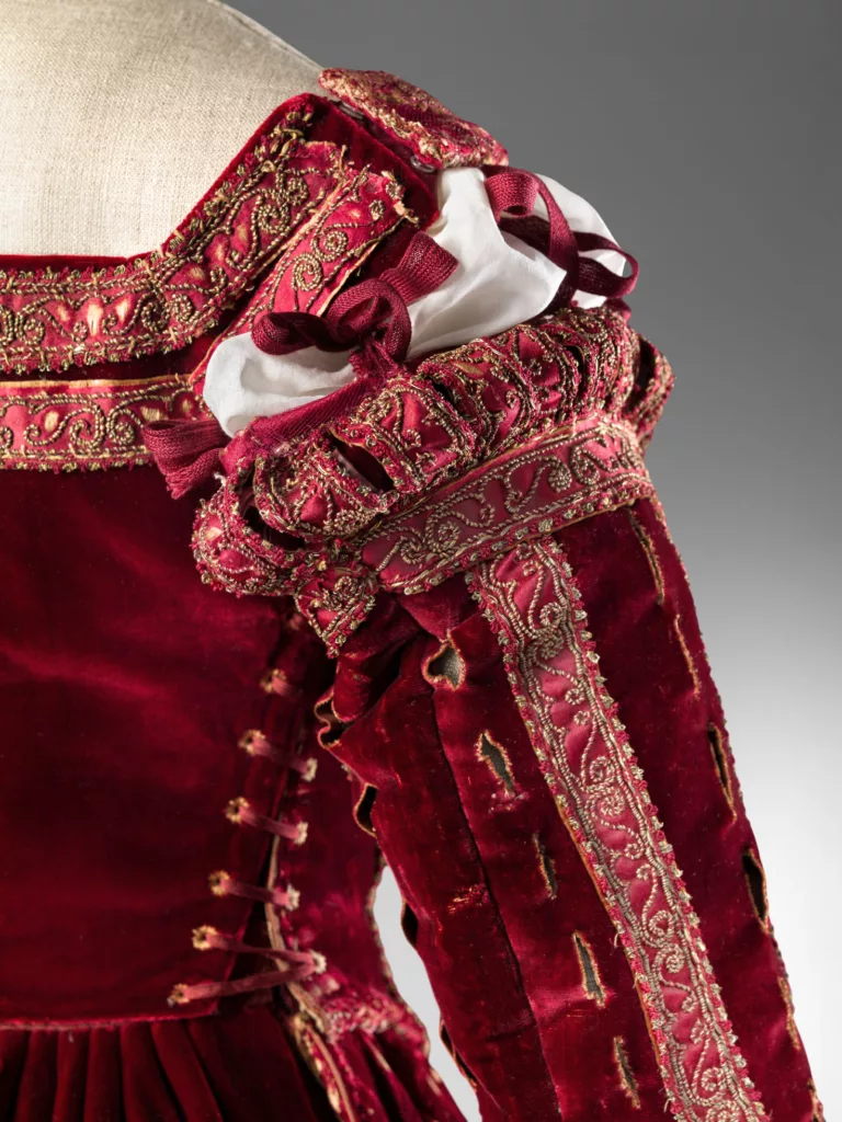 Mastro Agostino da Gubbio, Abito femminile, 1560 circa