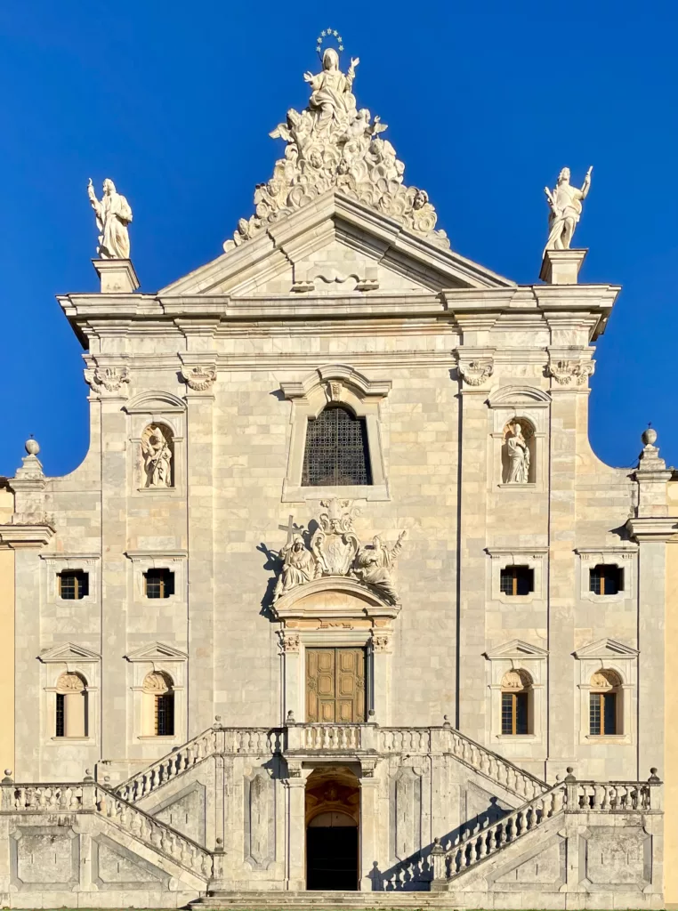 La facciata della chiesa, XVIII sec.