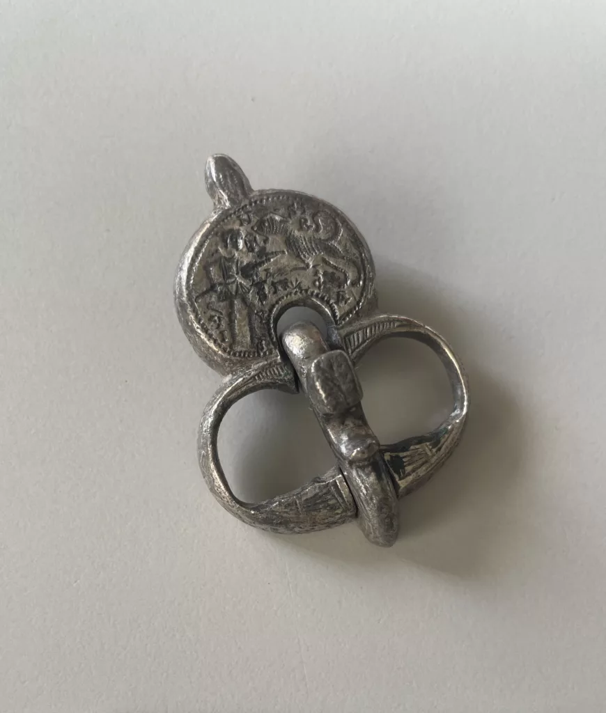 La fibbia del magister Maurus, argento, metà VII sec.